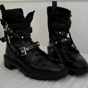 Zara size 8 black boots